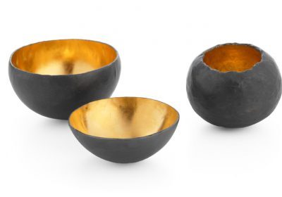 3 black bowls